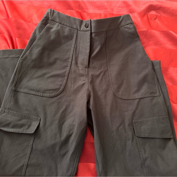 Lululemon Light Utilitech Cargo Pocket High Rise Pant - Picture 2 of 4